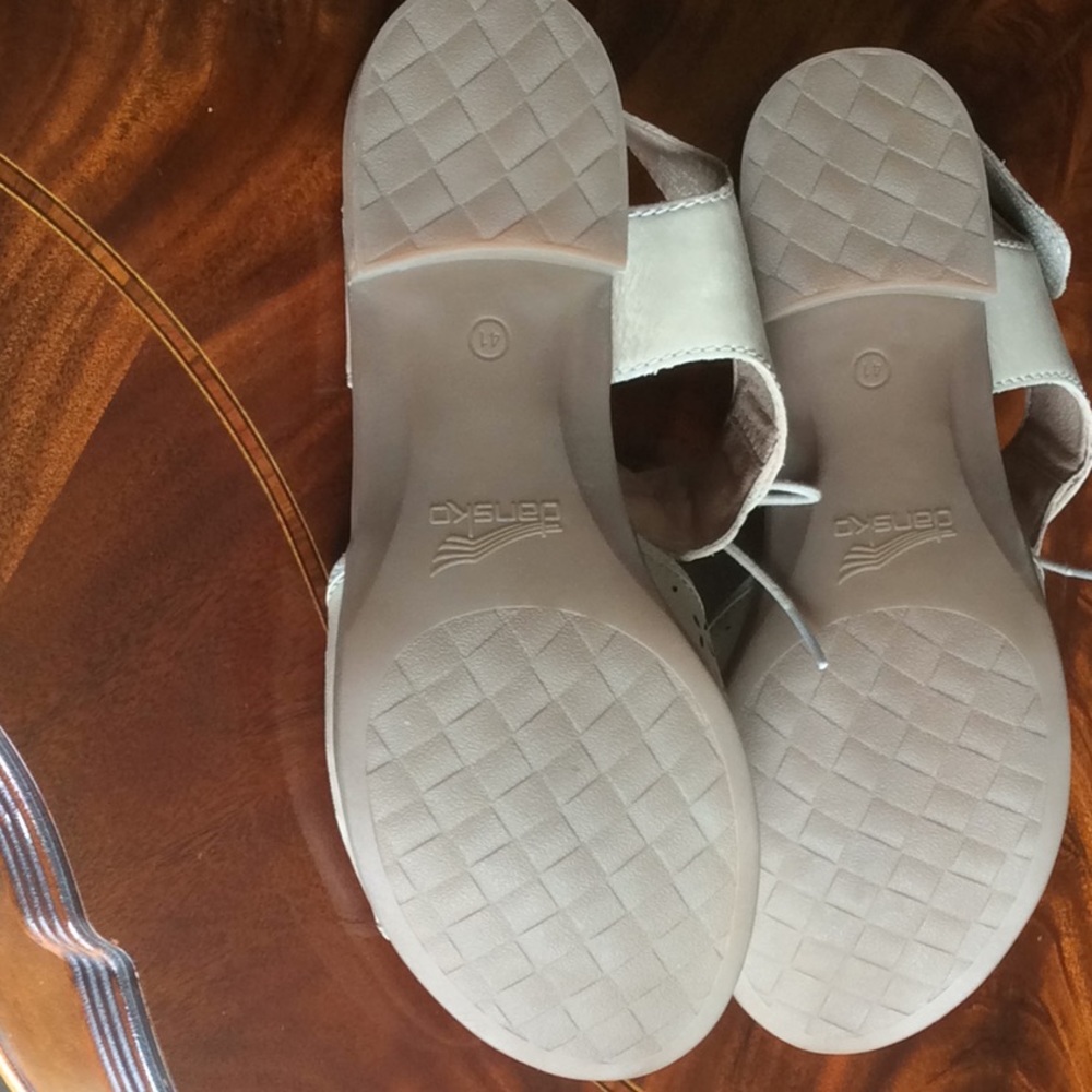 Shoes - Picture 7 of 8